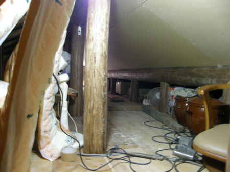 小屋裏は。。。