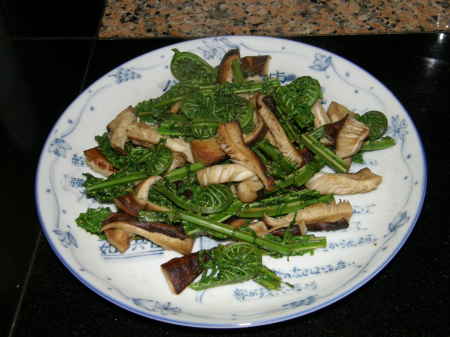 こごみと椎茸のソテー