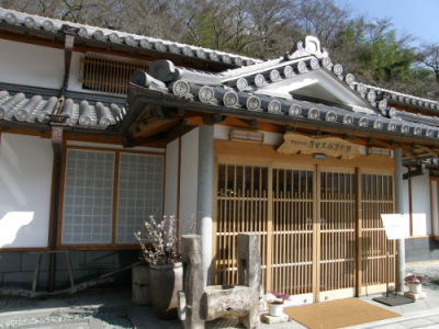 09anou05a.jpg