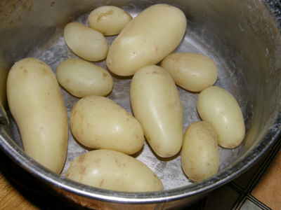 新じゃがの塩茹で